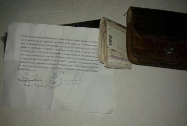 Perdió 4 mil pesos, pero una oficial de Policía los encontró y se los devolvió