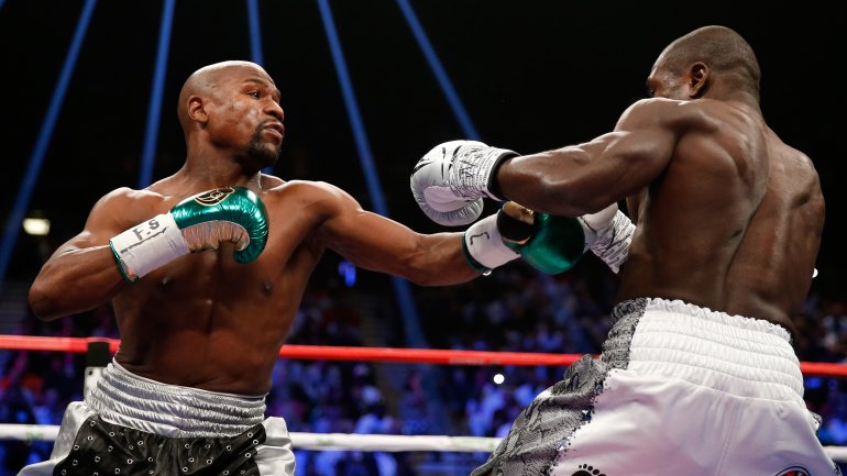 En su última pelea oficial, Floyd Mayweather venció en las tarjetas a Andre Berto