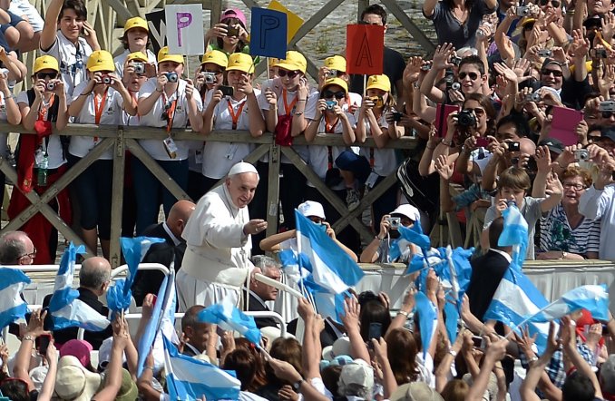 Aseguran que el Papa visitará la Argentina en 2017