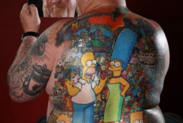 Por amor a Los Simpson un fan se hizo 203 tatuajes