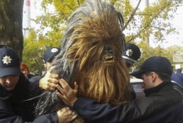 #EsViral Detuvieron a Chewbacca por manejar sin registro