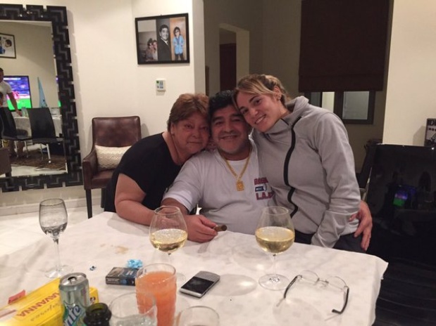 Alfajores, familia, vino y habanos: así recibió Diego sus 55 años