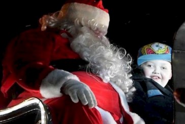 Un pueblo de Canadá adelantó la Navidad para un nene enfermo de cáncer