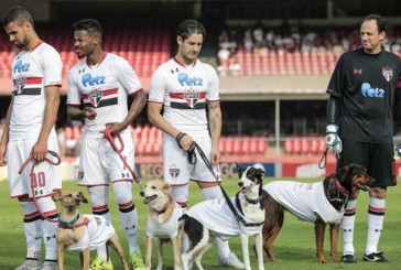 Brasil: Los jugadores de San Pablo entraron a la cancha con perros