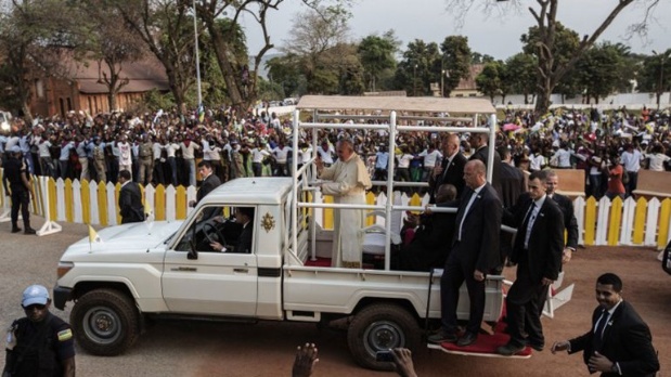 Última misa en África: el Papa llamó a la paz con los musulmanes