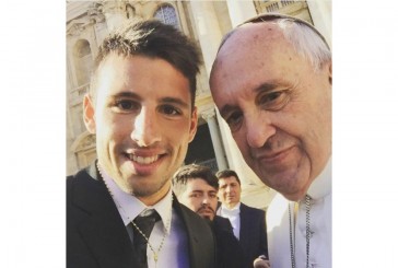 Jonathan Calleri se sacó una selfie con el Papa Francisco