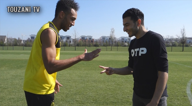 El desafío entre Aubameyang y un freestyler