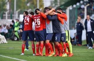 Con un gol de taco, Independiente ganó en Junín y se prendió en la pelea por el torneo