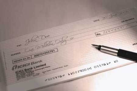 Estudian gravar depósitos en efectivo para reducir el impuesto al cheque