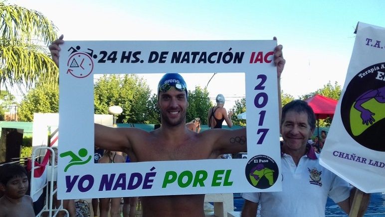 Federico Grabich inauguró las 24 Horas de Natación