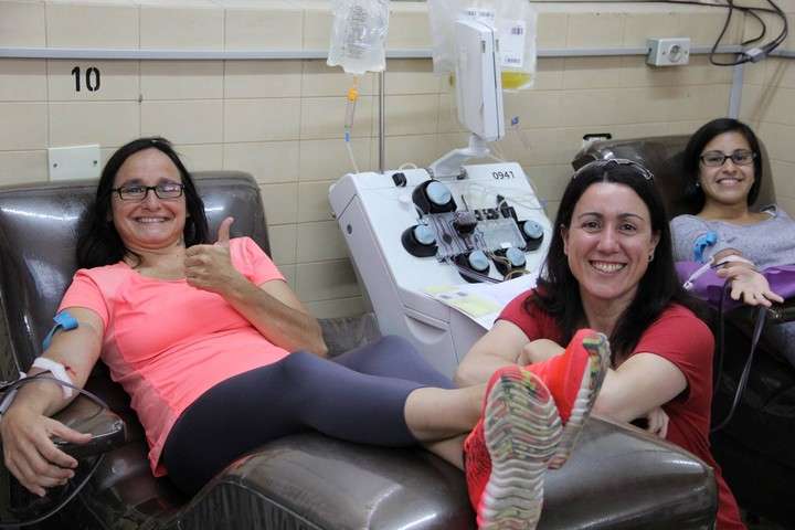 Llevó a 10 amigos a donar sangre para festejar su cumpleaños