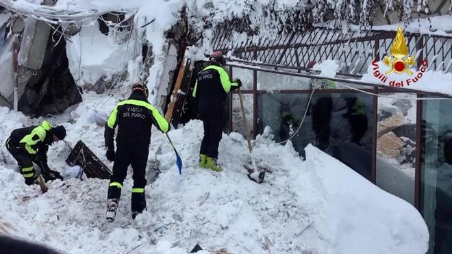 Encontrados seis supervivientes en el hotel italiano sepultado por la nieve