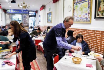 El restaurante “Robin Hood” le cobra más a los clientes adinerados para alimentar a los pobres