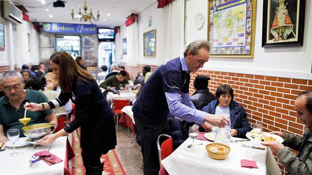 El restaurante “Robin Hood” le cobra más a los clientes adinerados para alimentar a los pobres