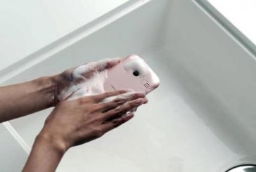 Lanzan un smartphone que se lava con agua y jabón