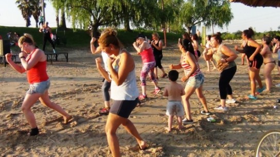 Sábado con música y deporte en el balneario municipal