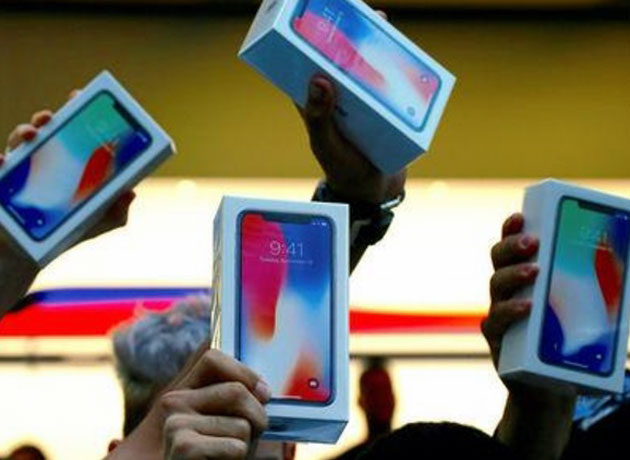 La salida al mercado del iPhone X desata la locura de sus fanáticos alrededor del mundo