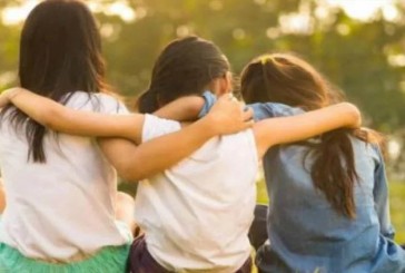 Las tres hermanitas que no querian ser separadas ya viven con su nueva familia