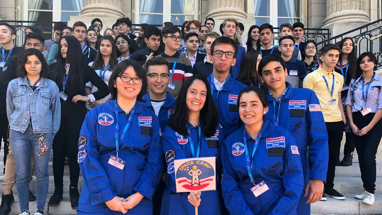 Mañana comienza el increíble viaje de 50 estudiantes argentinos a un campamento espacial en EEUU