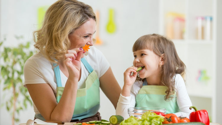 Cuidar la alimentación, la higiene, el descanso y otros 7 consejos para prevenir enfermedades en invierno