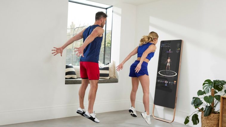 Entrenando en casa: crean un espejo inteligente con más de 1.000 rutinas de ejercicio