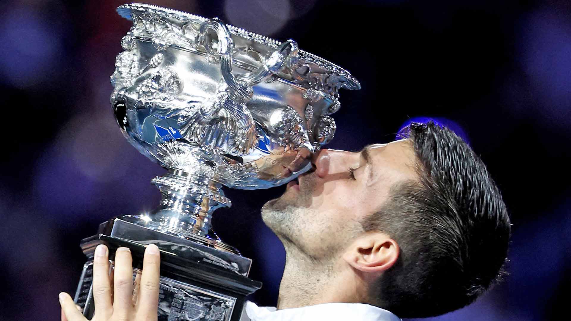 Novak Djokovic venció a Stéfanos Tsitsipás y conquistó por décima vez el Australian Open: será el nuevo número 1 del mundo