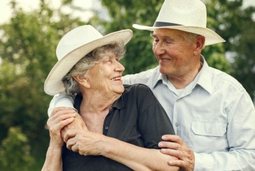 ¿Cómo se llega a los 100 años? Buenos genes, aire libre y amigos