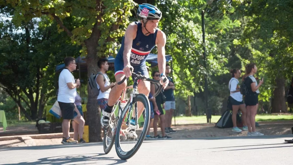 El triatleta argentino que se prepara para competir en un mundial a los 80 años: “Me siento en óptimas condiciones”