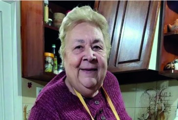 “Cocinando con la abuela Martha”: tiene 82 años y la rompe con sus recetas en TikTok