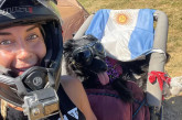 Rescató a una perrita que escapaba del frío, la adoptó y ahora juntas recorren Latinoamérica en moto