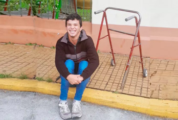 El adolescente con parálisis cerebral que sueña con ser astrónomo y necesita recaudar 15 millones de pesos para poder operarse