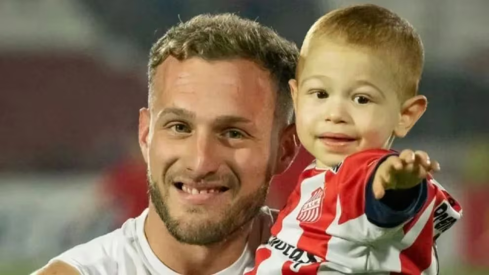 “Un riñón para Pipe”: la emocionante campaña de un jugador de Deportivo Riestra por su hijo que encolumnó al fútbol argentino