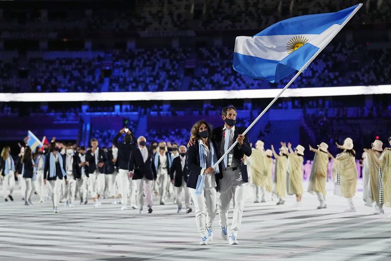 El Comité Olímpico Argentino dio a conocer a los dos deportistas que serán abanderados en los Juegos de París 2024