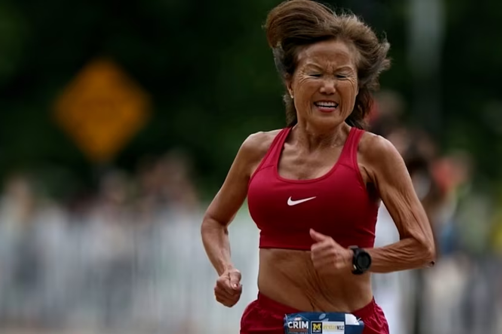 Tiene 77 años, corre 80 kilómetros semanales y reveló cuál es la dieta y el entrenamiento que la mantienen en forma